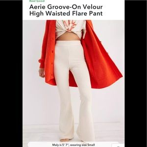 Aerie Groove-On Velour High Waisted Flare Pant cream size S regular